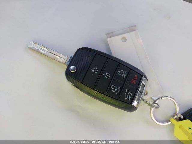 KNDMB5C11L6605837 KIA SEDONA LX