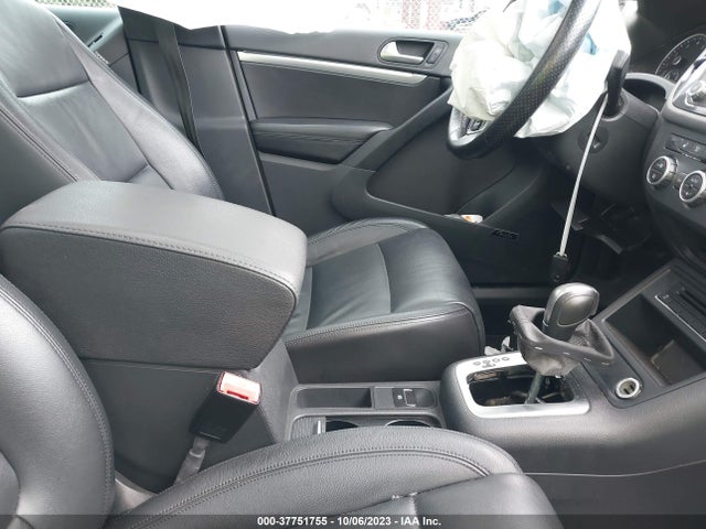 WVGAV3AX6EW551651 Volkswagen Tiguan R-line