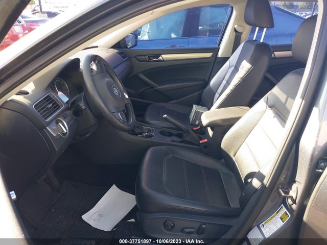 1VWAT7A39FC012455 Volkswagen Passat 1.8t Wolfsburg Ed
