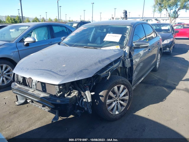 1VWAT7A39FC012455 Volkswagen Passat 1.8t Wolfsburg Ed