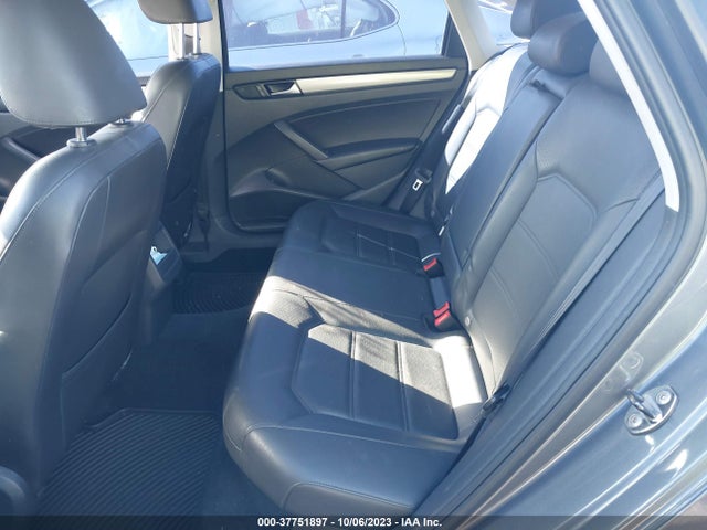 1VWAT7A39FC012455 Volkswagen Passat 1.8t Wolfsburg Ed