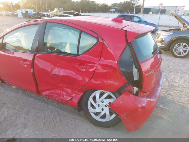 Toyota Prius C One/two/three/four 2015 JTDKDTB3XF1088046 Image 6