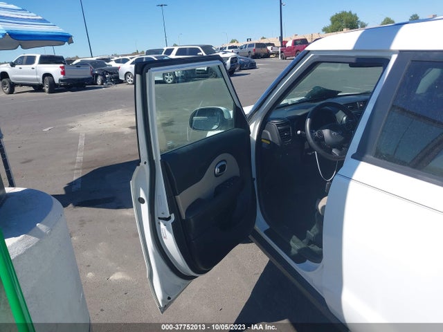 KIA Soul Base 2018 KNDJN2A26J7619650 Image 5
