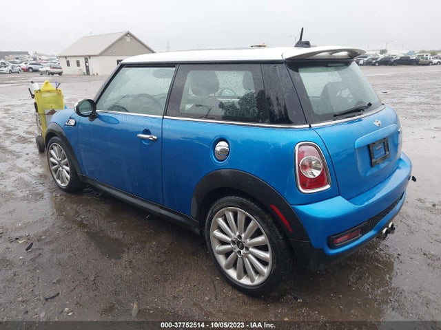 2012 MINI COOPER HARDTOP WMWSV3C59CTY27580 Photo 2