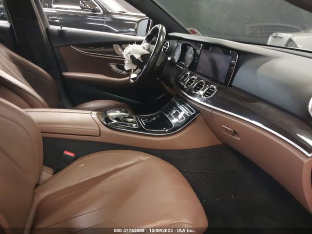 WDDZF4KB4HA057065 Mercedes-Benz E 300 4matic