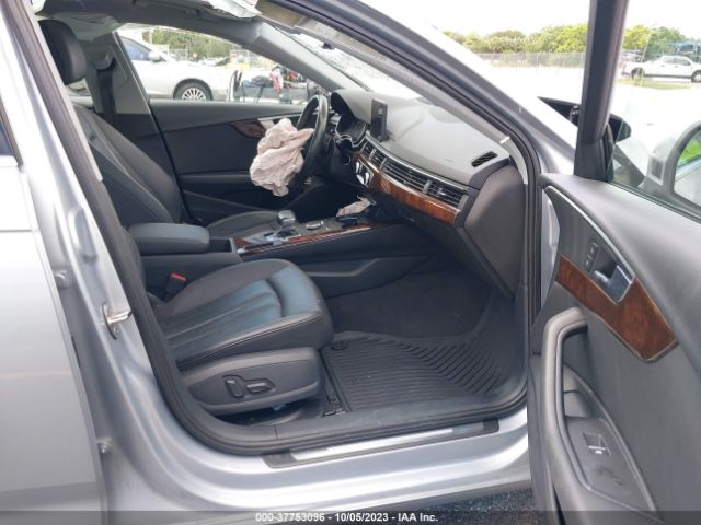 WAUGMAF4XKN004854 Audi A4 40 Premium/40 Titanium Premium