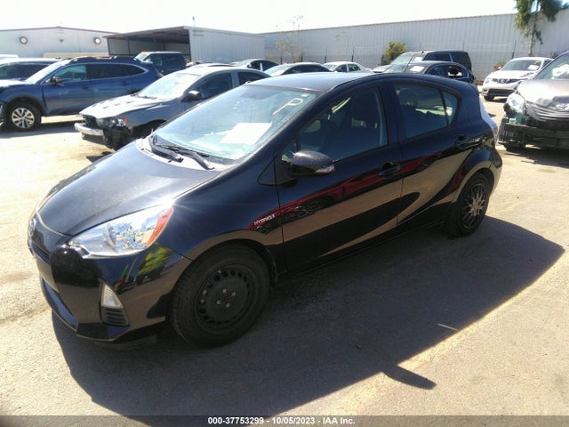 Toyota Prius C One/three/two/four 2014 JTDKDTB39E1568089 Image 2