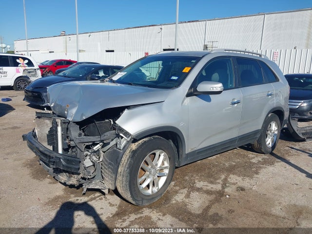 KIA SORENTO LX 2014 5XYKTCA68EG530285 Image 2