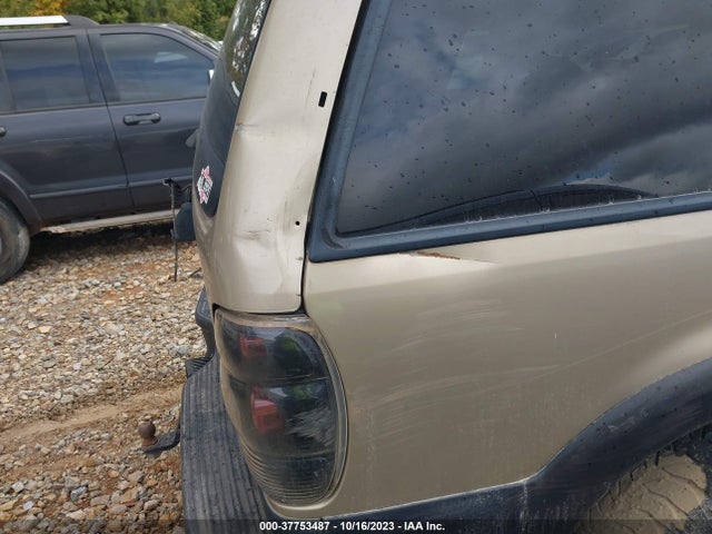 2000 FORD EXPLORER XLS VIN: 1FMDU72X2YZA13666