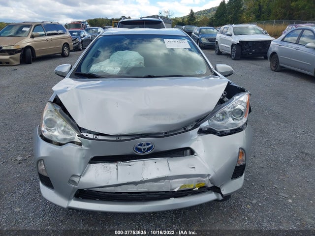 Toyota Prius C One/three/two/four 2014 JTDKDTB36E1059013 Image 13