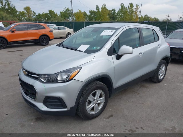 Chevrolet TRAX LS 2019 3GNCJNSB3KL405353 Image 2