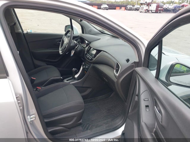 Chevrolet TRAX LS 2019 3GNCJNSB3KL405353 Image 5