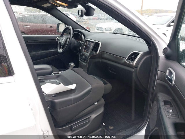 1C4RJFAG2JC287943 Jeep Grand Cherokee Laredo E