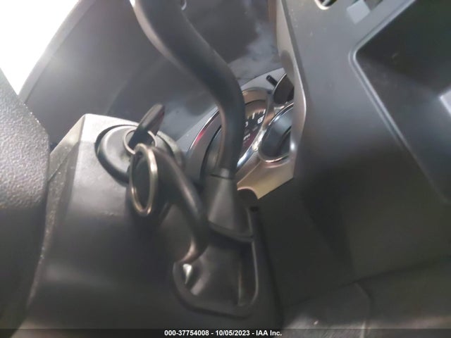 2011 CHEVROLET SILVERADO 1500 LT VIN: 3GCPCSE01BG403011