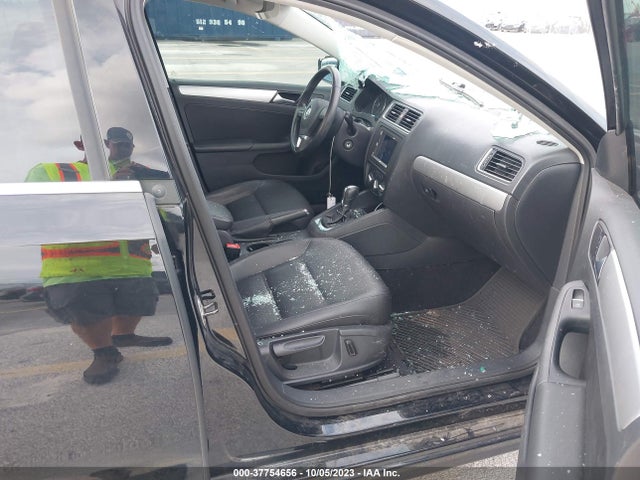 3VWD07AJ9EM371175 Volkswagen Jetta Sedan Se W/connectivity