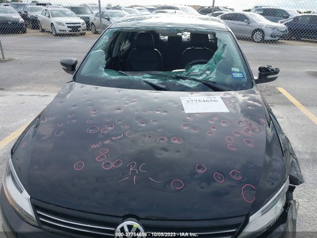 3VWD07AJ9EM371175 Volkswagen Jetta Sedan Se W/connectivity