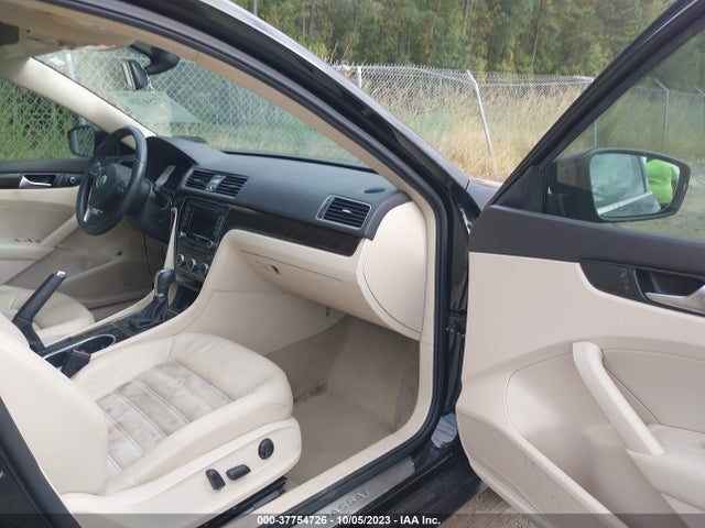 1VWCT7A33EC025631 Volkswagen Passat Sel Premium