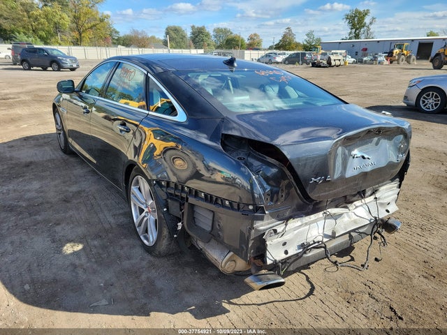 2015 JAGUAR XJ SAJWJ2GD9F8V79593 Photo 2