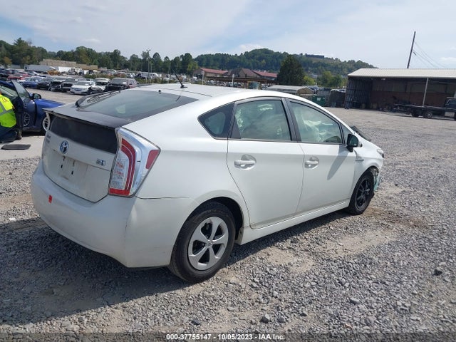 Toyota Prius Four 2015 JTDKN3DU4F0442975 Image 4