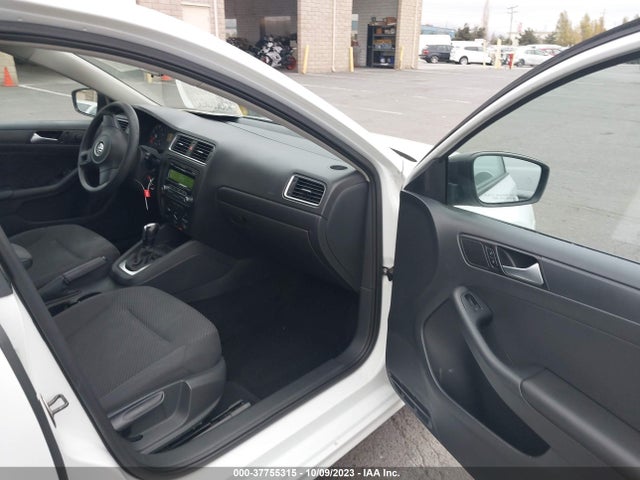 3VW2K7AJ3EM313130 Volkswagen Jetta Sedan S