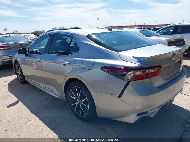37755982 :رقم المزاد ، 4T1G11AK0MU424175 vin ، 2021 Toyota Camry Se مزاد بيع