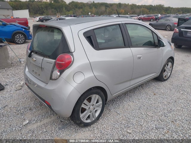 Chevrolet Spark Lt 2015 KL8CD6S92FC784679 Image 4