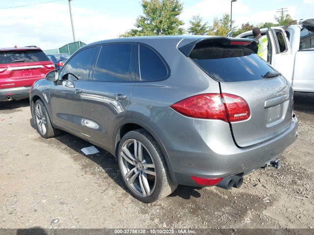 2011 PORSCHE CAYENNE WP1AB2A2XBLA43593 Photo 2