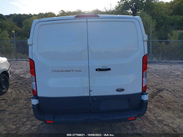 Ford Transit-250 2018 1FTYR1YM5JKB43912 Image 17