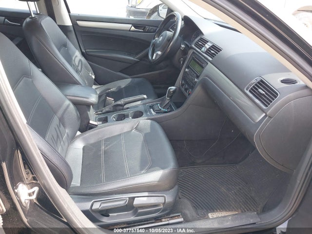 1VWAT7A33FC026495 Volkswagen Passat 1.8t Wolfsburg Ed