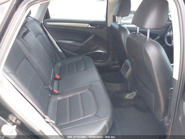 1VWAT7A33FC026495 Volkswagen Passat 1.8t Wolfsburg Ed
