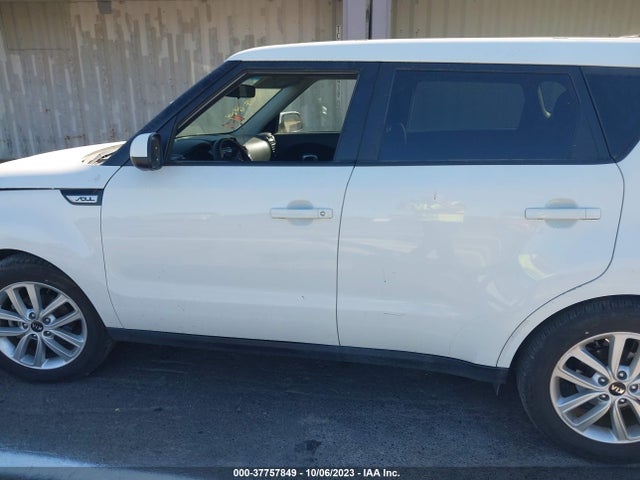KIA SOUL + 2018 KNDJP3A56J7526962 Image 13