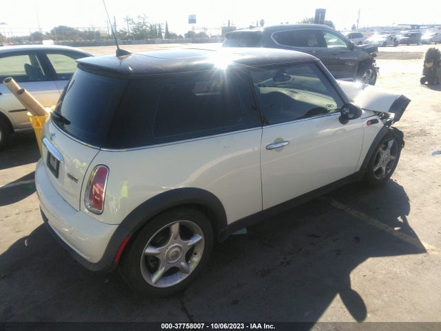 2006 MINI COOPER WMWRC335X6TJ74864 Photo 3
