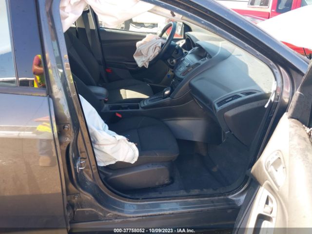 1FADP3K27JL257871 Ford FOCUS SE