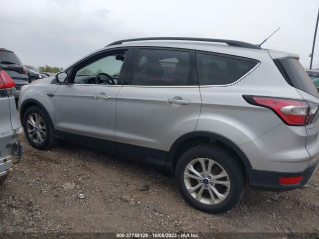 1FMCU0GD2HUE45978 Ford ESCAPE SE