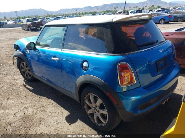 2010 MINI COOPER HARDTOP WMWMF7C53ATZ71054 Photo 2