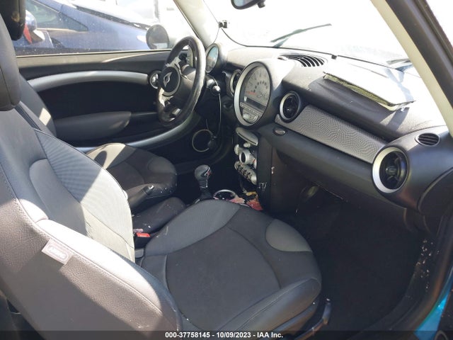 2010 MINI COOPER HARDTOP WMWMF7C53ATZ71054 Photo 4