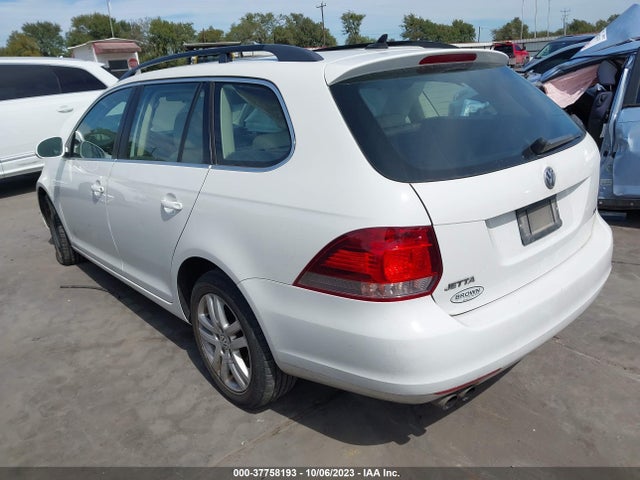 2010 VOLKSWAGEN JETTA 3VWTL7AJ1AM639312 Photo 2
