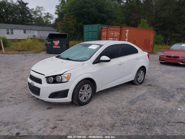 Chevrolet SONIC LT 2014 1G1JC5SHXE4240256 Image 2