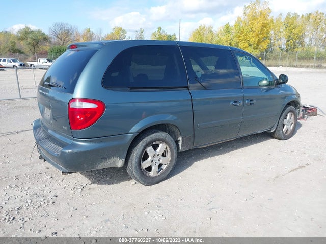 2005 DODGE GRAND CARAVAN SXT VIN: 2D4GP44L65R266256