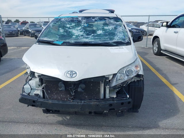 Toyota Sienna Xle/xle Aas/ltd 2015 5TDYK3DC0FS642016 Image 13