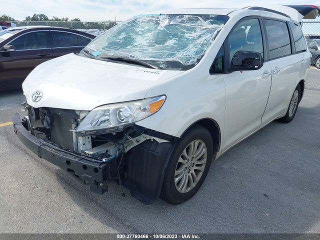 Toyota Sienna Xle/xle Aas/ltd 2015 5TDYK3DC0FS642016 Image 2