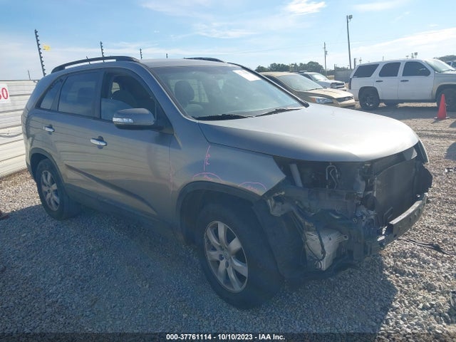 2013 KIA SORENTO LX VIN: 5XYKT3A69DG325167