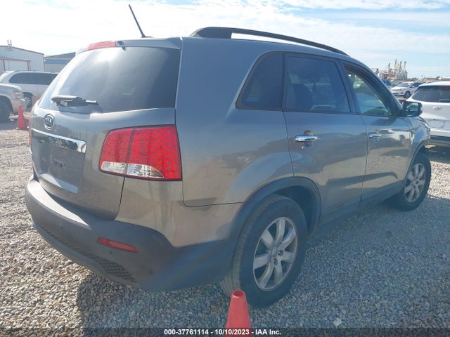 2013 KIA SORENTO LX VIN: 5XYKT3A69DG325167