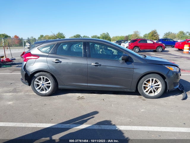 Ford FOCUS SE 2018 1FADP3K20JL218345 Image 14