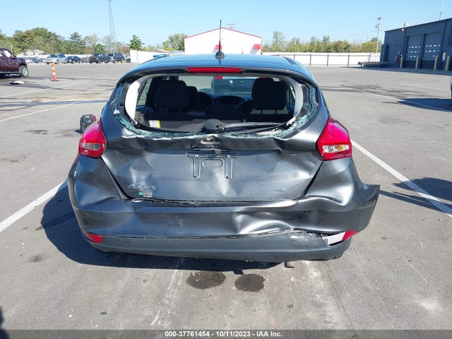 Ford FOCUS SE 2018 1FADP3K20JL218345 Image 17
