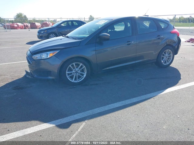 Ford FOCUS SE 2018 1FADP3K20JL218345 Image 2