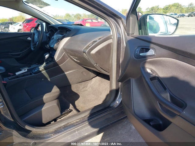 Ford FOCUS SE 2018 1FADP3K20JL218345 Image 5