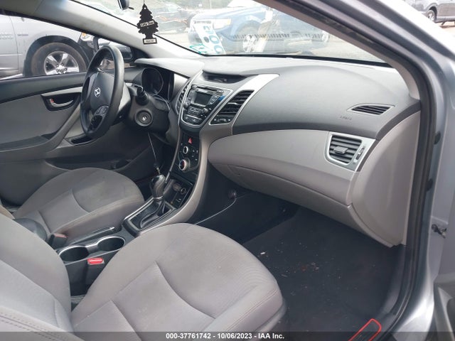 2015 HYUNDAI ELANTRA SE VIN: 5NPDH4AE8FH580816