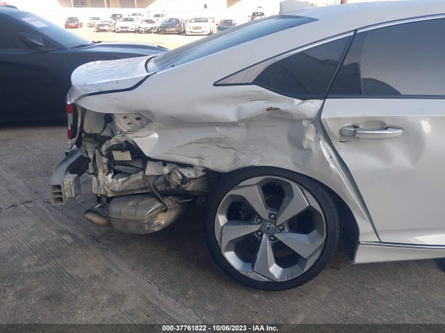 2018 HONDA ACCORD SEDAN TOURING 2.0T VIN: 1HGCV2F9XJA045136