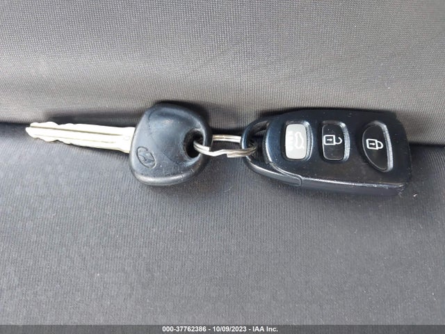2010 HYUNDAI ELANTRA SE VIN: KMHDU4AD2AU108561